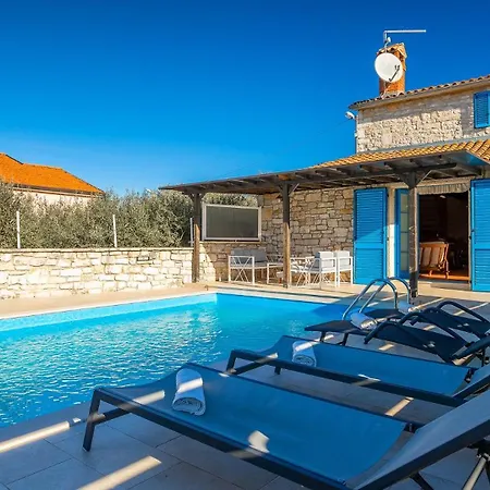 Vila Rustic Casa Nadalina With Pool In Visnjan