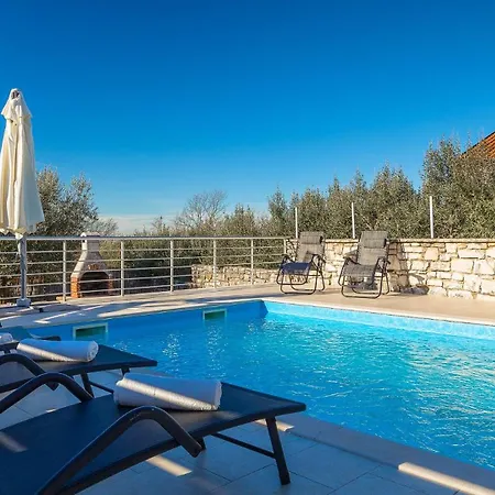 Vila Rustic Casa Nadalina With Pool In Visnjan *