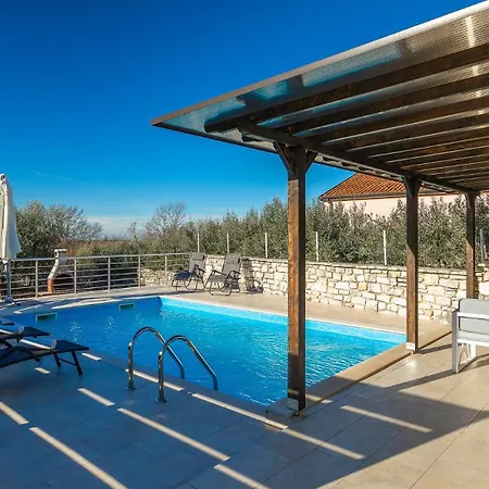 Villa Rustic Casa Nadalina With Pool In Visnjan *