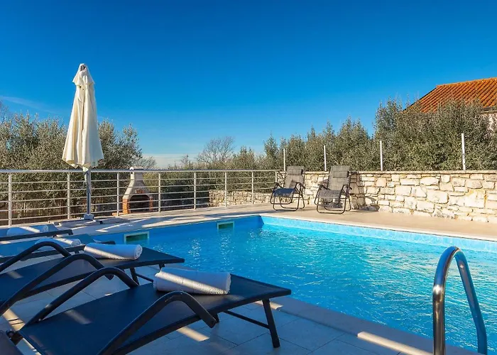 Vila Rustic Casa Nadalina With Pool In Visnjan *